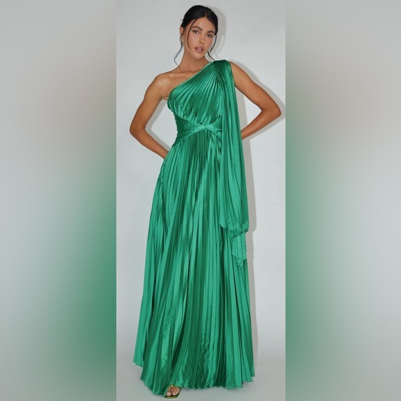 Selfie Leslie Dresses & Skirts - SELFIE LESLIE Kelly Green Maxi Dress